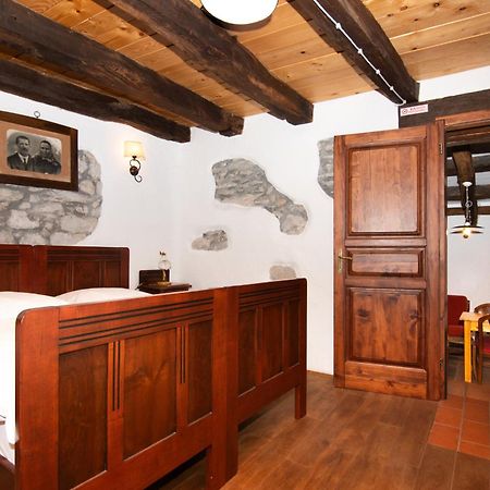 Apartments Valentinus 1800 Sezana Exterior photo