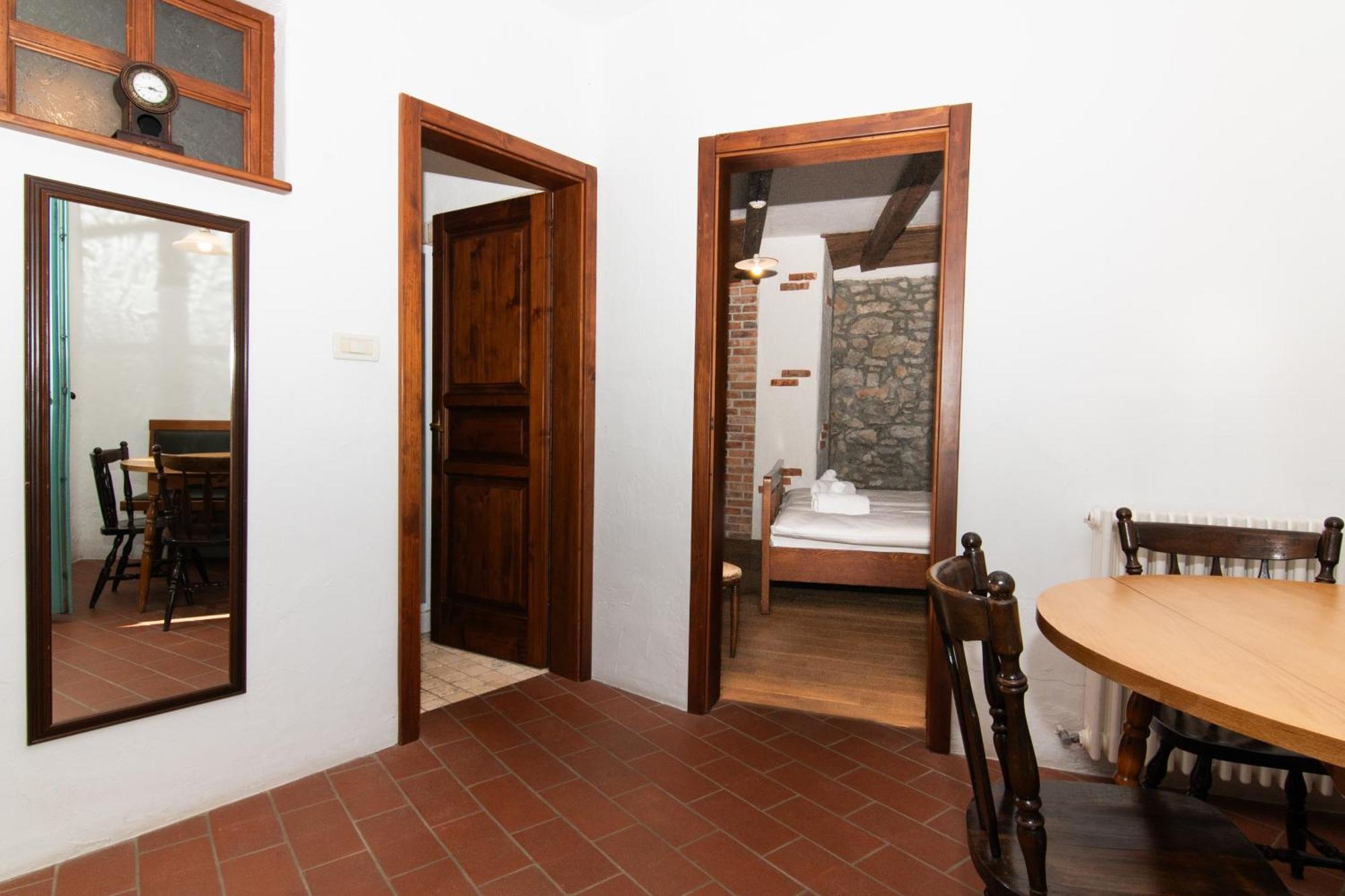 Apartments Valentinus 1800 Sezana Exterior photo